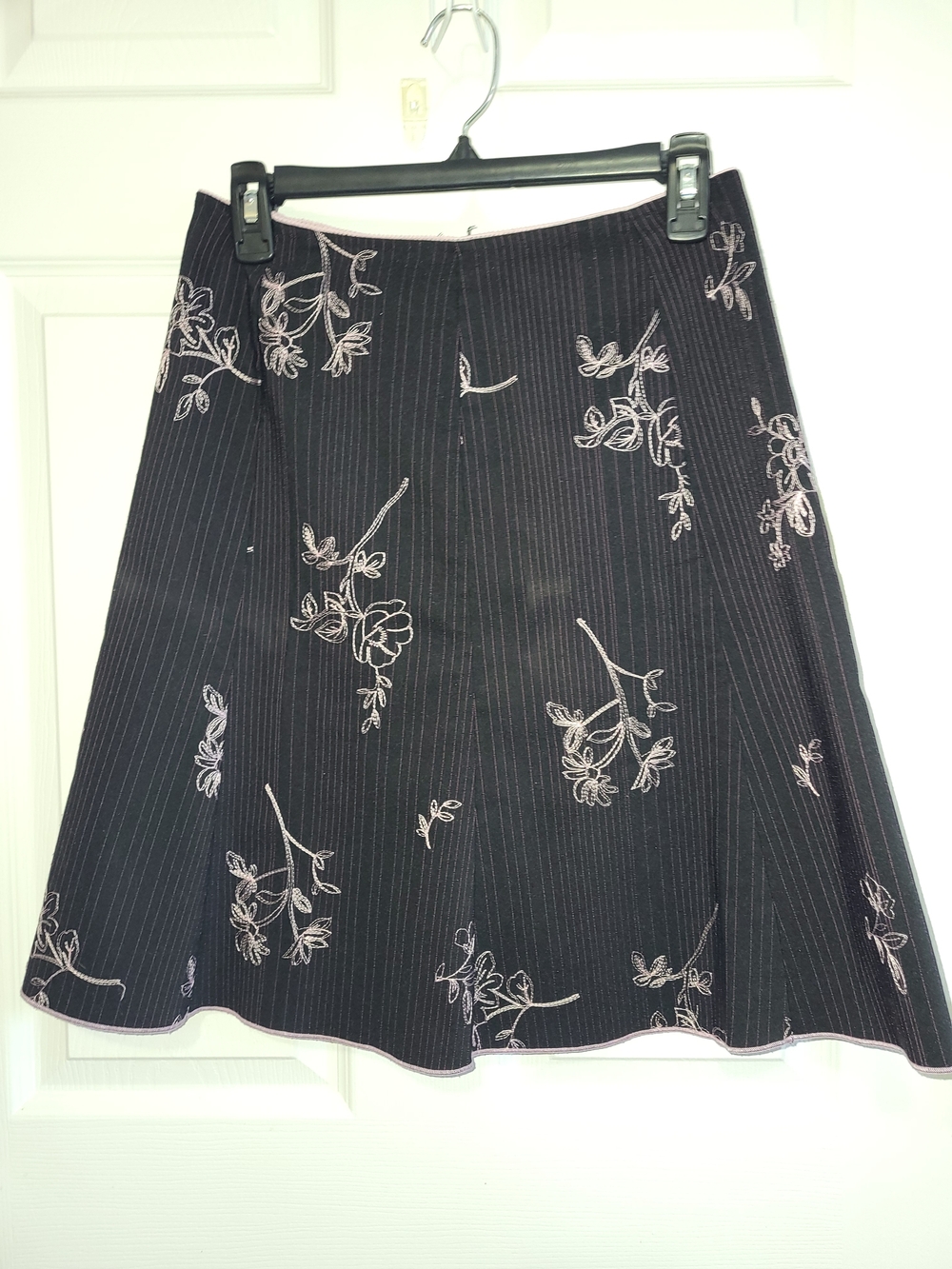 (M)🌺Vtg Classy Women's Black  A-Line w  Pink Floral Embroidery Pinstripe Skirt